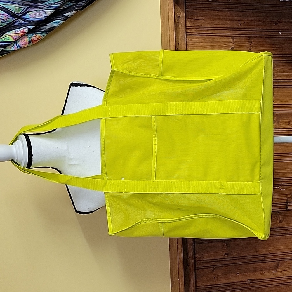 Shade shore beach bag green great condition